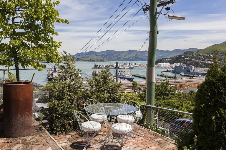 Photo of property in 18 Saint Davids Street, Lyttelton, 8082