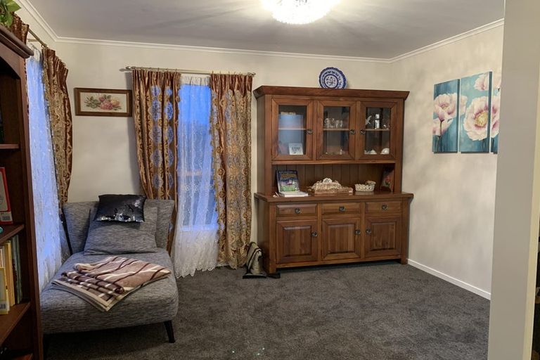 Photo of property in 27 Paddington Grove, Karori, Wellington, 6012