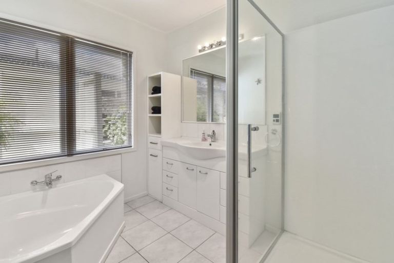 Photo of property in 11 Freshney Place, Hillpark, Auckland, 2102