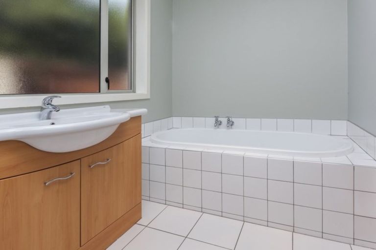 Photo of property in 6 Tuirau Place, Ilam, Christchurch, 8041