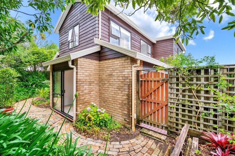 Photo of property in 1 Tiri View Place, Waiake, Auckland, 0630