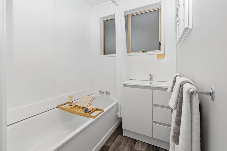 Photo of property in 2/120 Woodglen Road, Glen Eden, Auckland, 0602