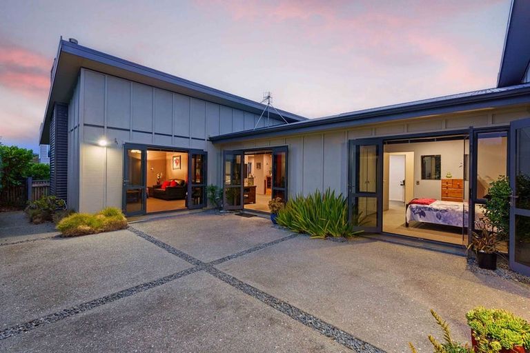 Photo of property in 148 Field Way, Waikanae Beach, Waikanae, 5036