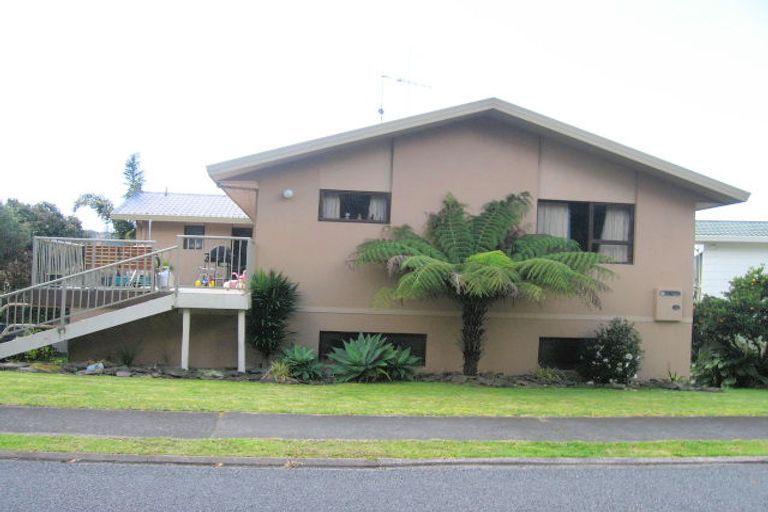 Photo of property in 114 Waireka Place, Whangamata, 3620