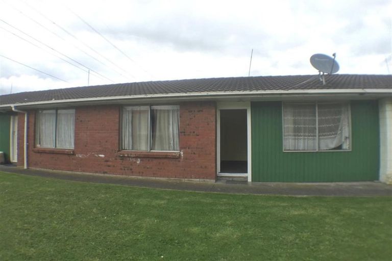 Photo of property in 2/76 Portage Road, New Lynn, Auckland, 0600