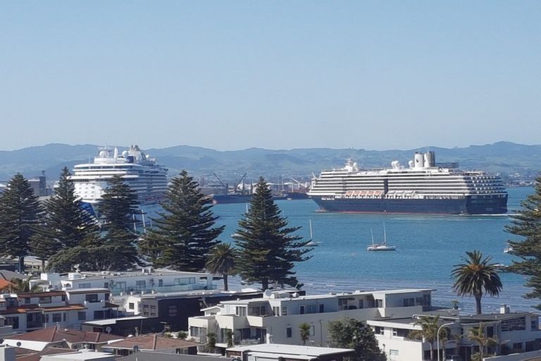 Photo of property in 2/6 Marine Parade, Mount Maunganui, 3116