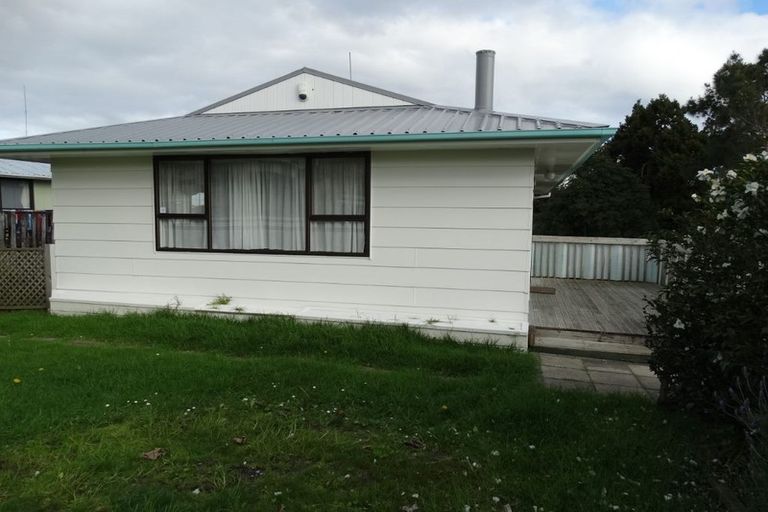 Photo of property in 5 Hueglow Rise, West Harbour, Auckland, 0618