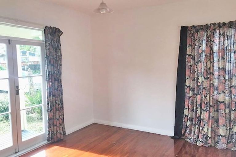 Photo of property in 17 Posa Avenue, Henderson, Auckland, 0612