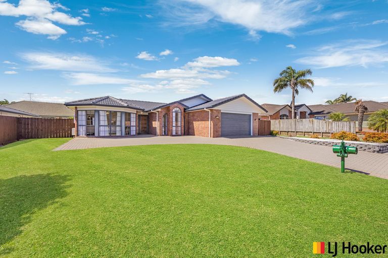 Photo of property in 11 Trossach Place, Wattle Downs, Auckland, 2103
