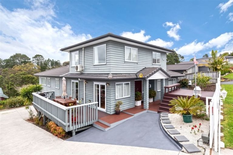 Photo of property in 92 Lake Panorama Drive, Henderson Valley, Auckland, 0612