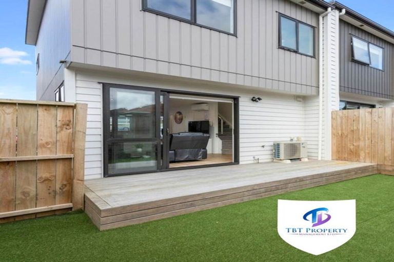 Photo of property in 8/25 Vodanovich Road, Te Atatu South, Auckland, 0610