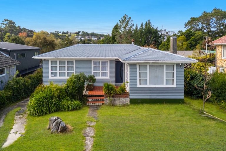 Photo of property in 52 Seymour Road, Sunnyvale, Auckland, 0612