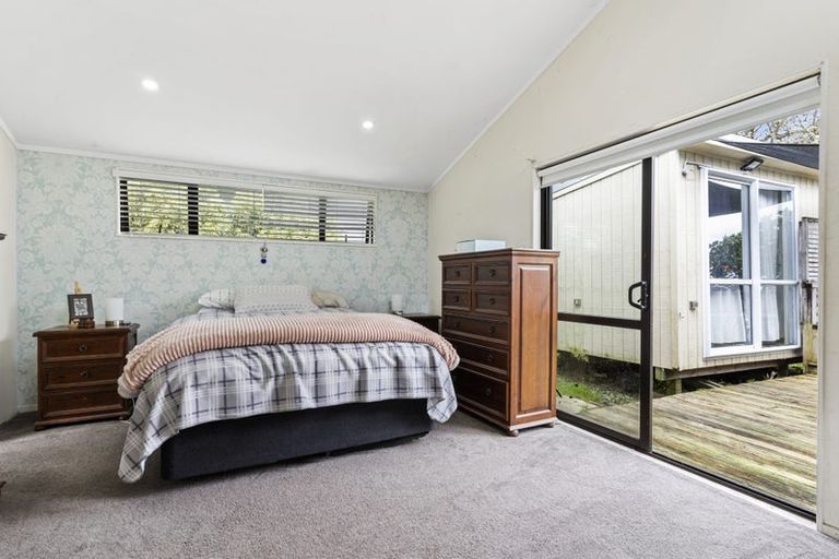 Photo of property in 28 Sunnyhaven Avenue, Beach Haven, Auckland, 0626