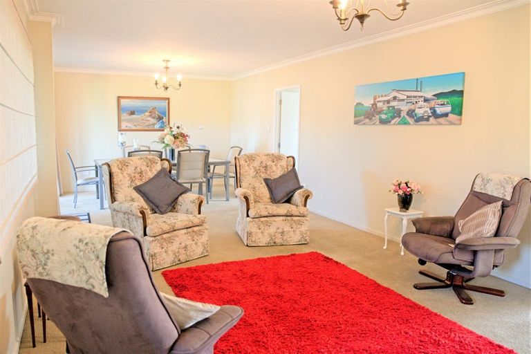Photo of property in 19 Linklater Avenue, Bellevue, Tauranga, 3110