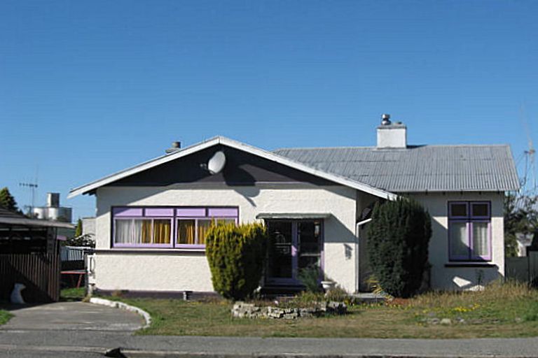 Photo of property in 77 Rhodes Street, Waimate, 7924
