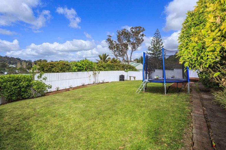 Photo of property in 22 Stillwater Crescent, Stillwater, Silverdale, 0993