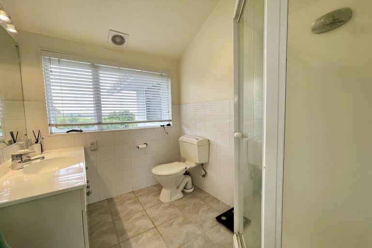Photo of property in 4 Portal Place, Murrays Bay, Auckland, 0630