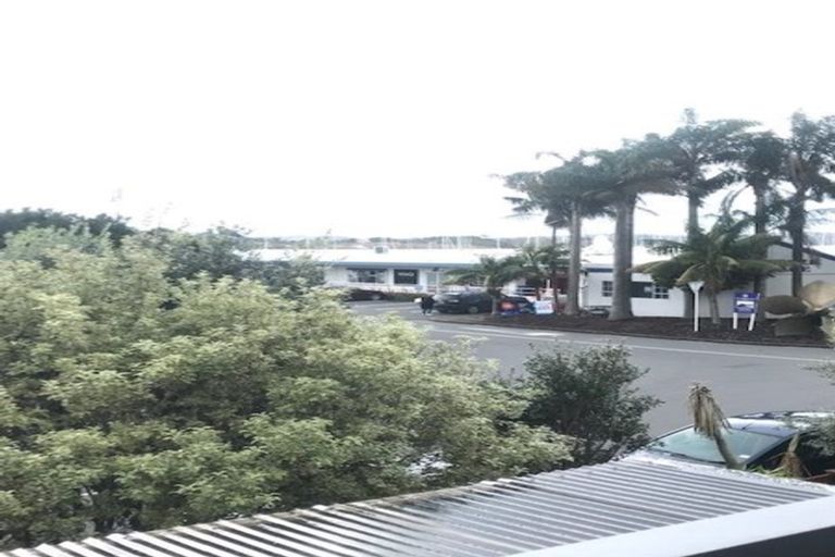 Photo of property in 11m Clearwater Cove, West Harbour, Auckland, 0618