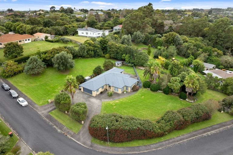 Photo of property in 8 Awaroa Stream Drive, Waiuku, 2123