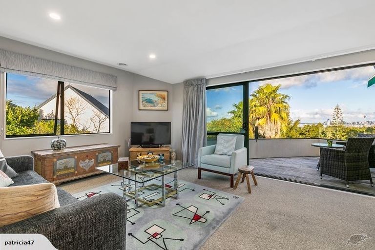 Photo of property in 1/262 Onewa Road, Birkenhead, Auckland, 0626