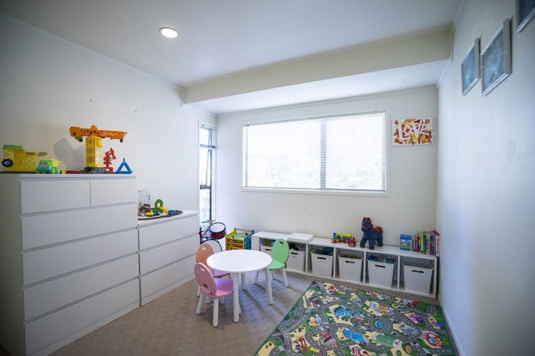 Photo of property in 119 Chelsea View Drive, Chatswood, Auckland, 0626