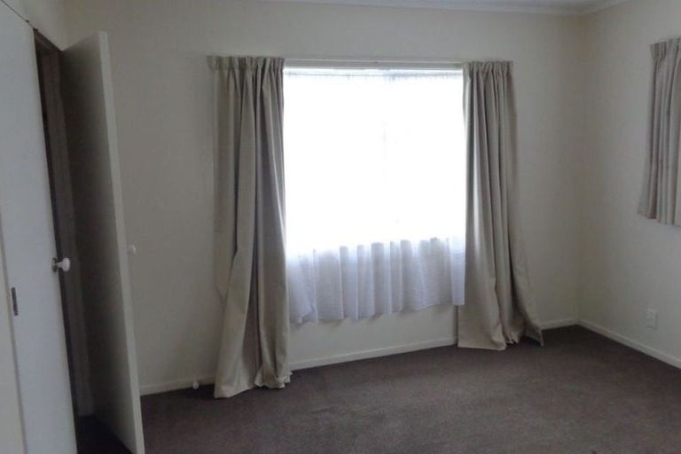 Photo of property in 1/11 Mona Vale, West Harbour, Auckland, 0618