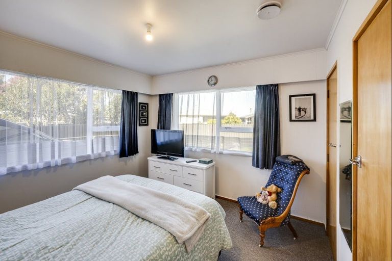 Photo of property in 28 Henley Crescent, Pirimai, Napier, 4112