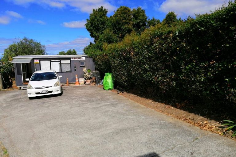 Photo of property in 2/328 East Coast Road, Sunnynook, Auckland, 0632