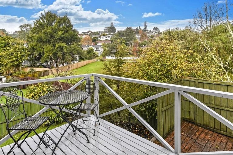 Photo of property in 1/9 Redwing Street, Browns Bay, Auckland, 0630