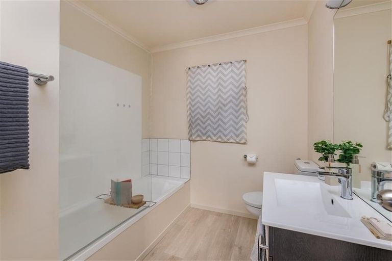 Photo of property in 9 Waterview Place, Haruru, 0204