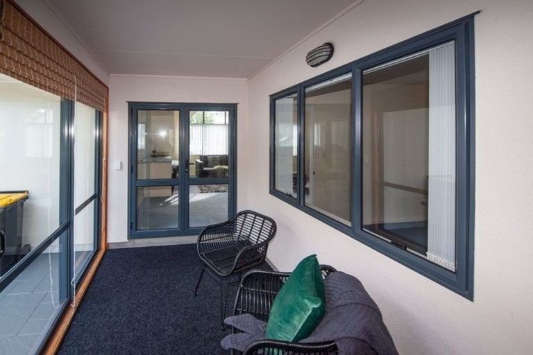 Photo of property in 33 Amesbury Drive, Churton Park, Wellington, 6037