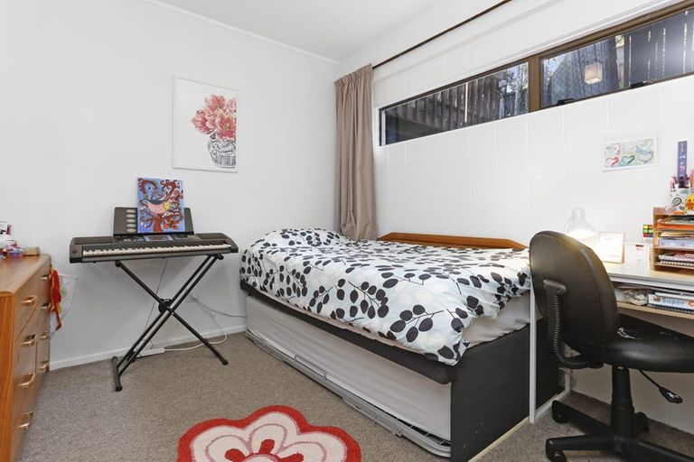 Photo of property in 2/5 Manaia Place, Mairangi Bay, Auckland, 0630