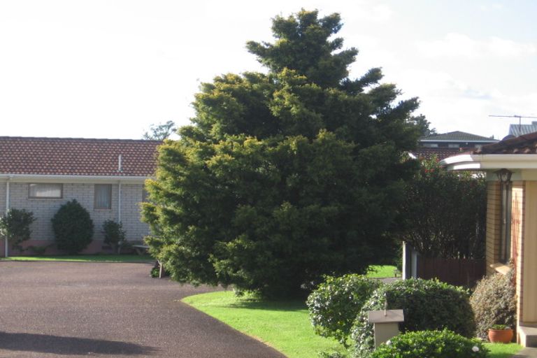 Photo of property in 10/114a Pakuranga Road, Pakuranga, Auckland, 2010