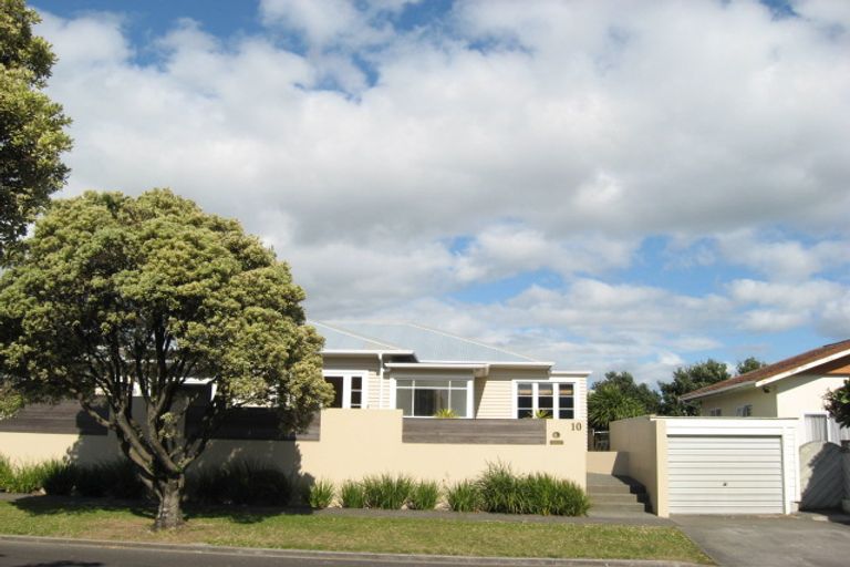 Photo of property in 10 Mclean Street, Strandon, New Plymouth, 4312
