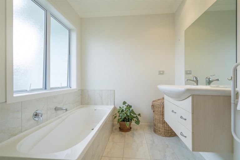 Photo of property in 3 Mermaid Place, Whitianga, 3510