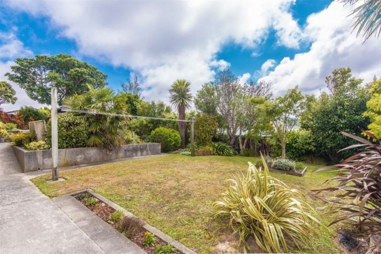 Photo of property in 43 Carluke Street, Paparangi, Wellington, 6037