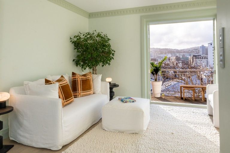 Photo of property in Hamilton Flats, 1/9 Hawker Street, Mount Victoria, Wellington, 6011