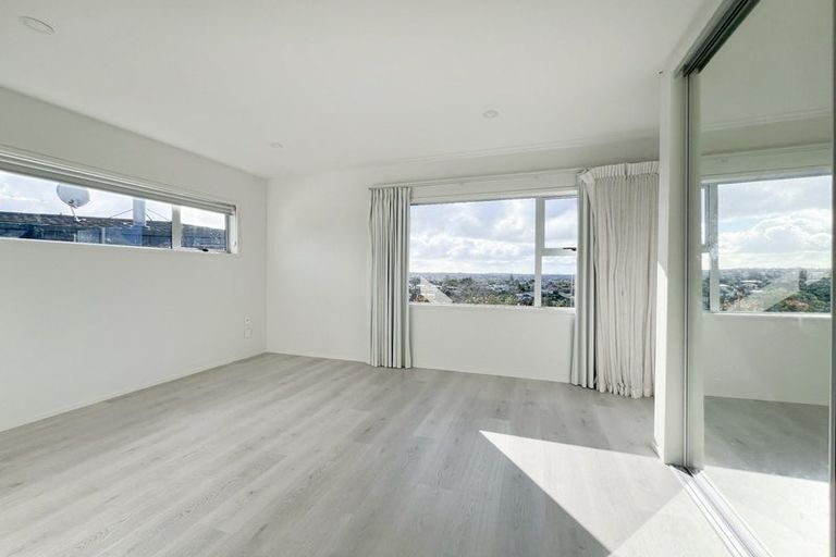 Photo of property in 42 Monarch Avenue, Hillcrest, Auckland, 0627