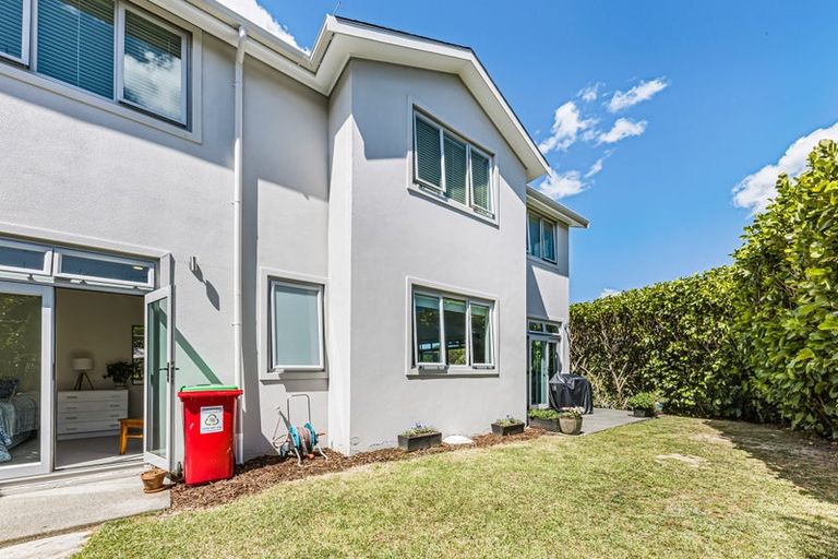 Photo of property in 7f Clearwater Cove, West Harbour, Auckland, 0618