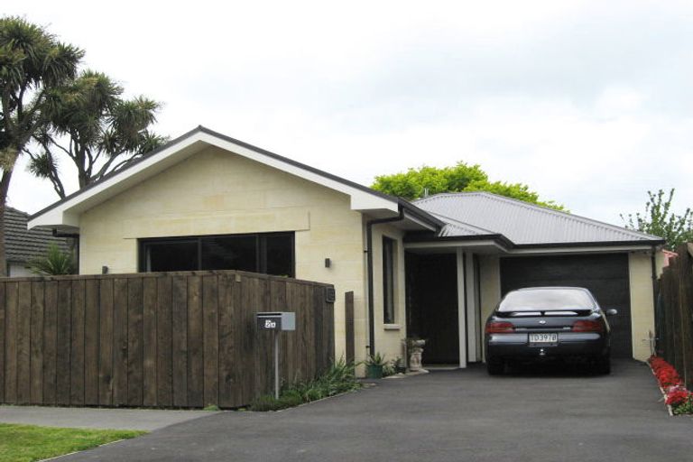 Photo of property in 2a Bevin Place, Bryndwr, Christchurch, 8053