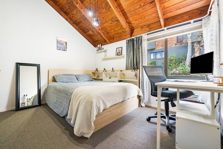 Photo of property in 1/11 Cambric Place, Botany Downs, Auckland, 2010