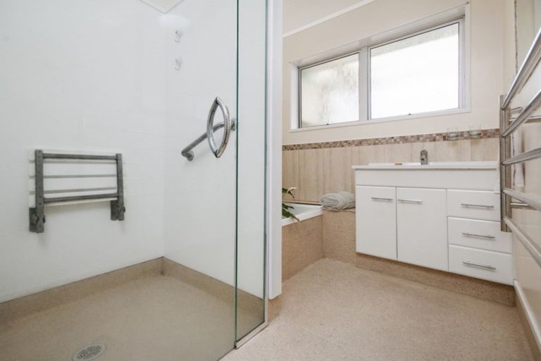 Photo of property in 60 Paterson Avenue West, Pukekohe, 2120