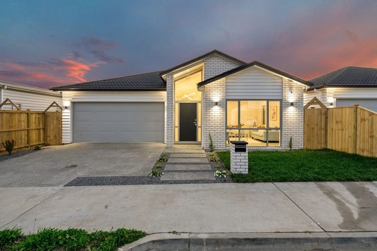 Photo of property in 8 Exmoor Road, Karaka, Papakura, 2113