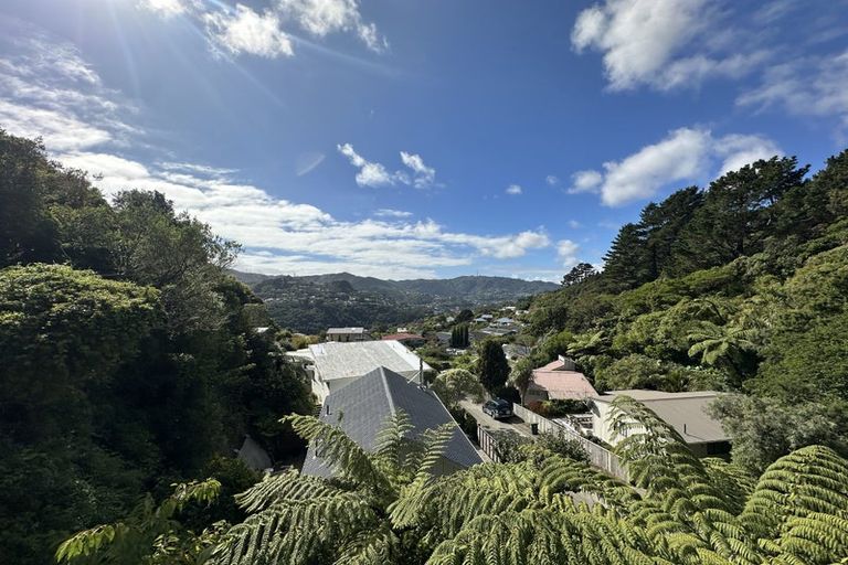 Photo of property in 10 Monmouth Way, Wilton, Wellington, 6012