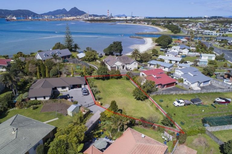 Photo of property in 16 Paradise Point Place, One Tree Point, 0118