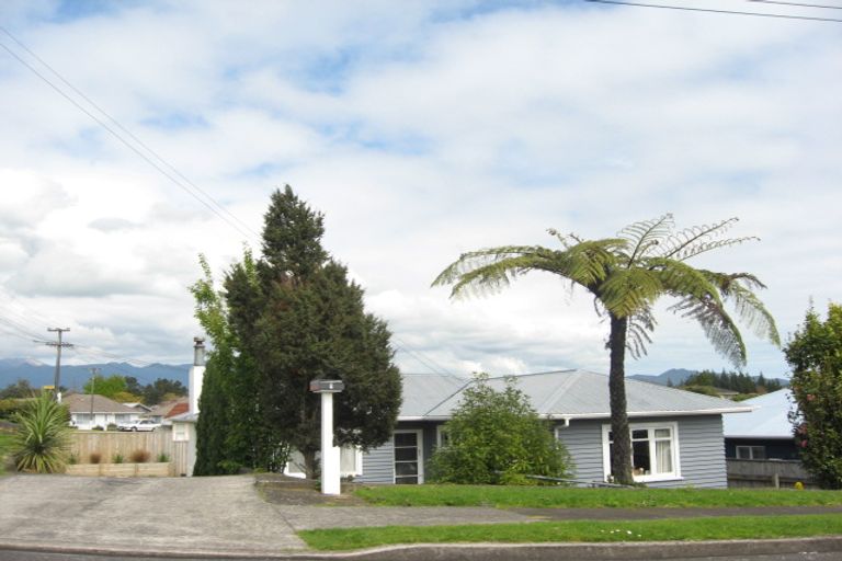 Photo of property in 1 Ranfurly Street, Frankleigh Park, New Plymouth, 4310