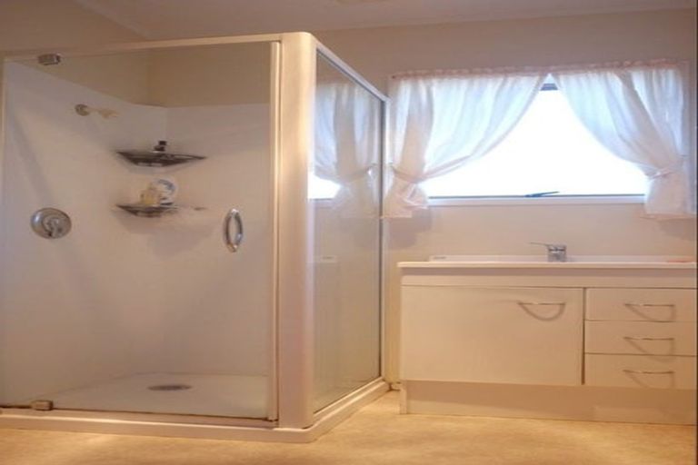 Photo of property in 2/2 Waterloo Road, Milford, Auckland, 0620