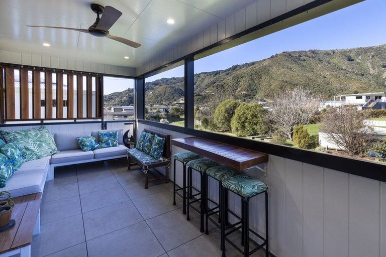 Photo of property in 15 Beach Road, Waikawa, Picton, 7220