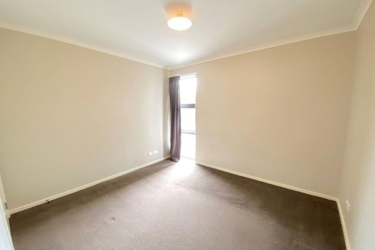 Photo of property in 16 Waiarohia Place, Hobsonville, Auckland, 0616