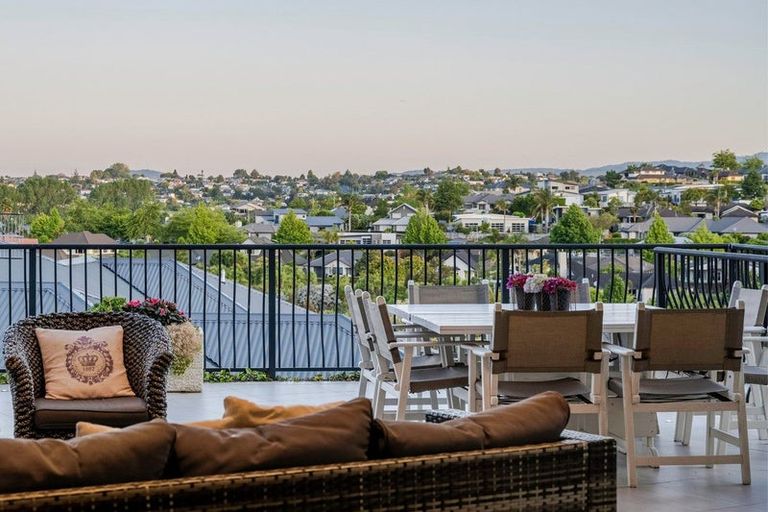 Photo of property in 15 Meadowbank Rise, Bethlehem, Tauranga, 3110